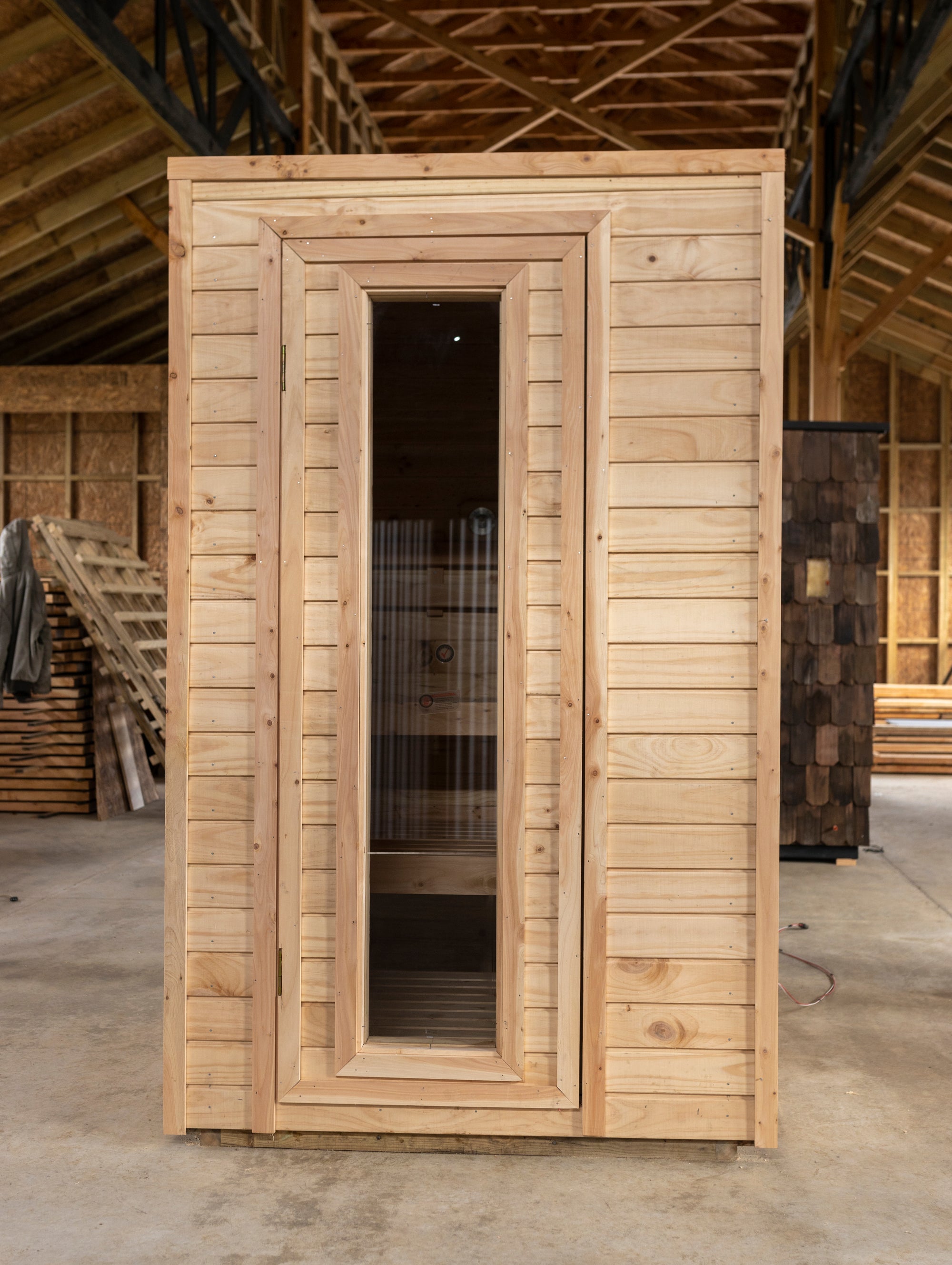 Madera de ciprés en interior de sauna artesanal chileno
