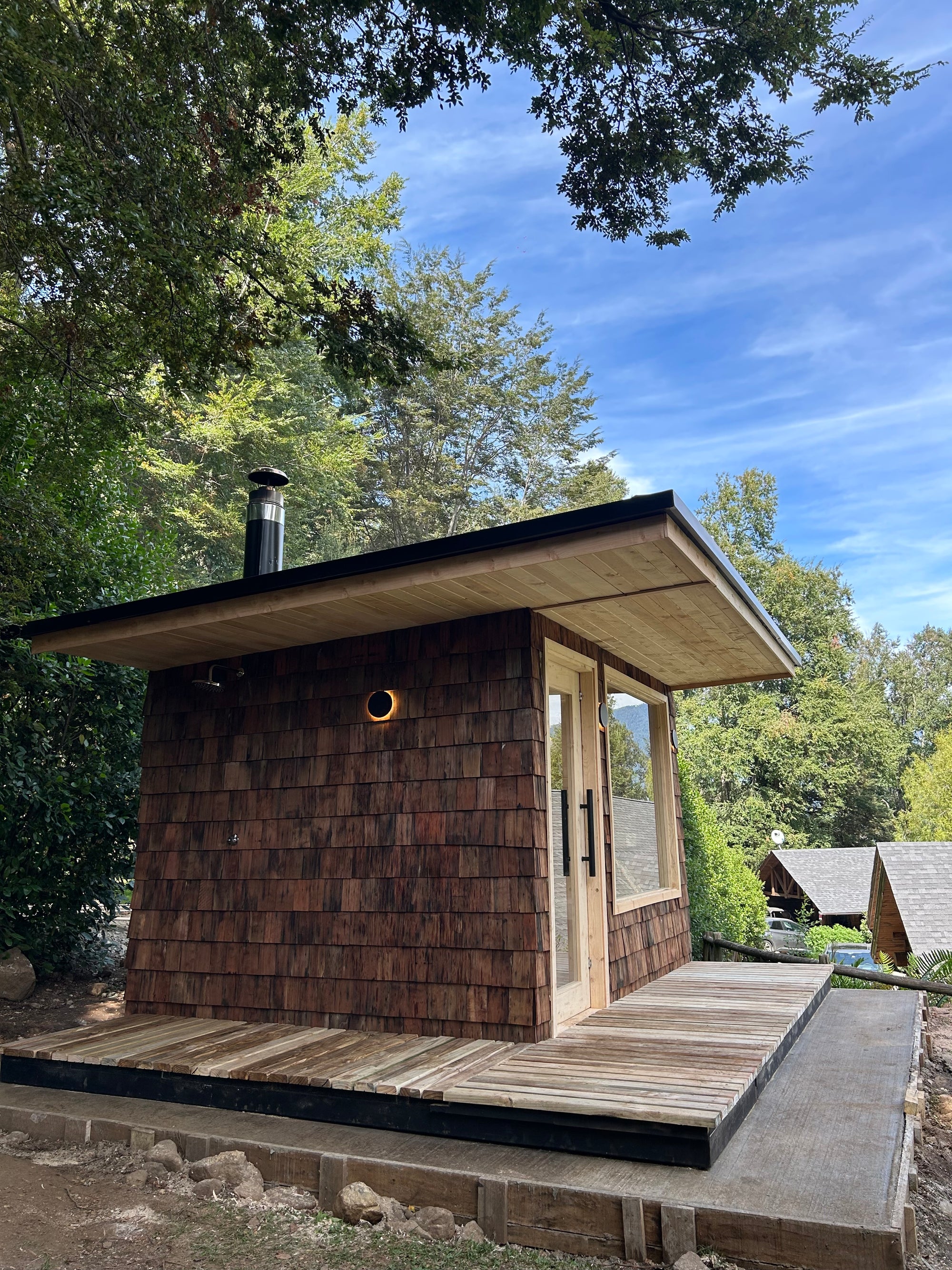 Sauna comercial con ventanal panorámico para lodge o cabaña — Chile