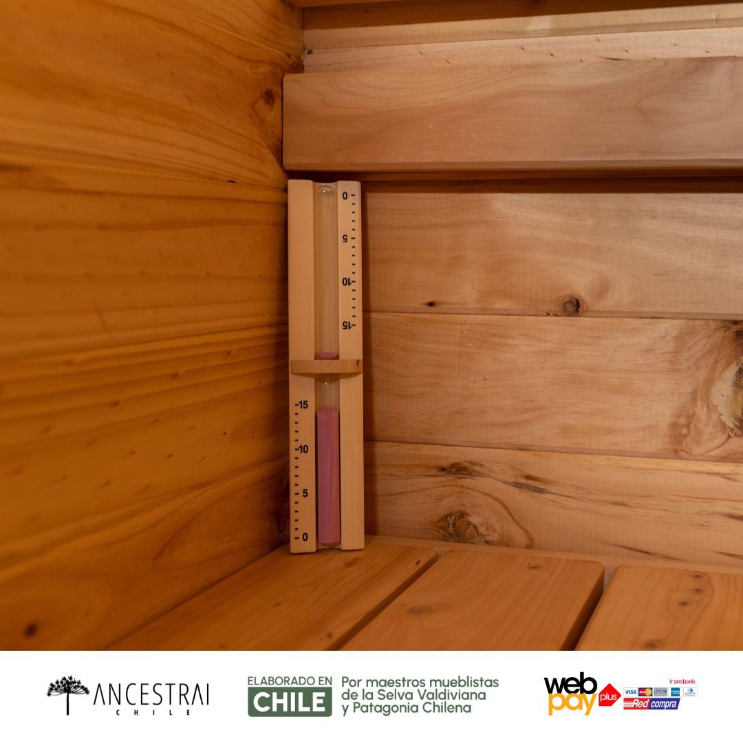 Madera de ciprés en interior de sauna artesanal chileno